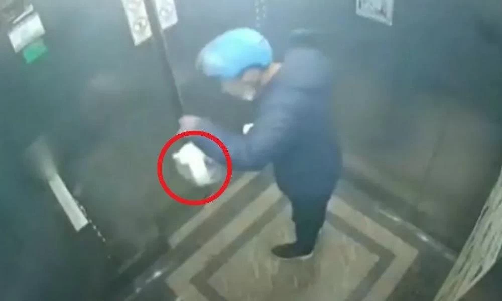 Αηδία! Ντελιβεράς έφτυσε στο φαγητό γιατί τον νεύριασε ο πελάτης